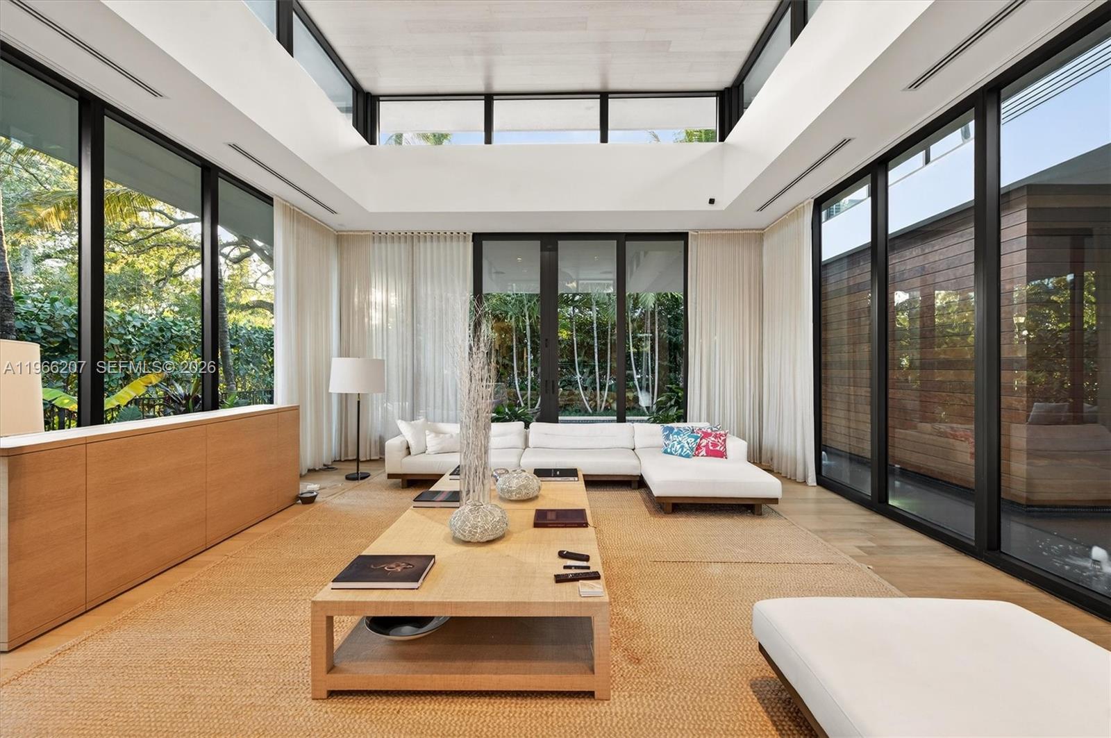 2300 Sunset Drive Miami Beach, FL 33140 - Photo 7 of 34