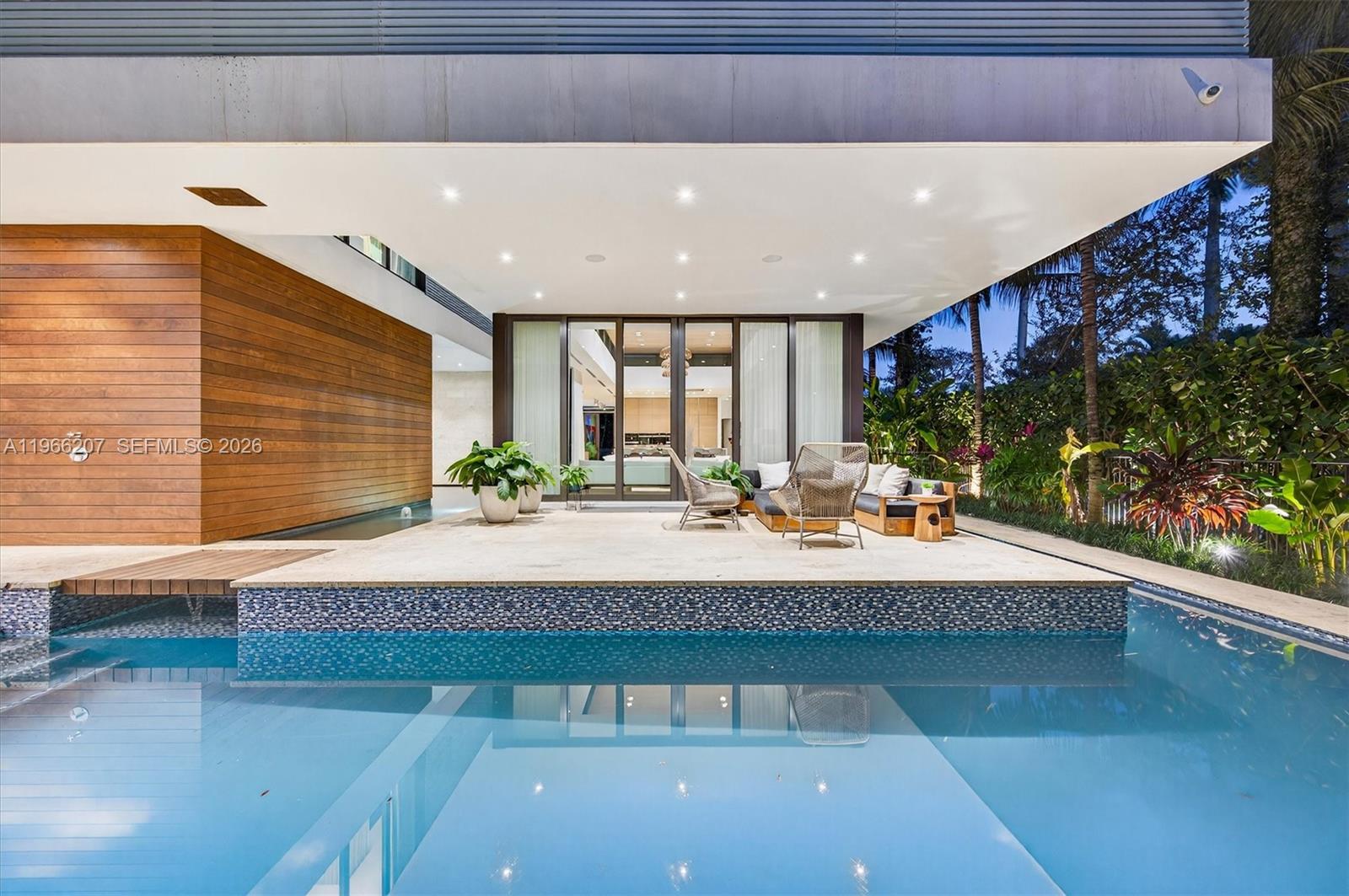 2300 Sunset Drive Miami Beach, FL 33140 - Photo 8 of 34