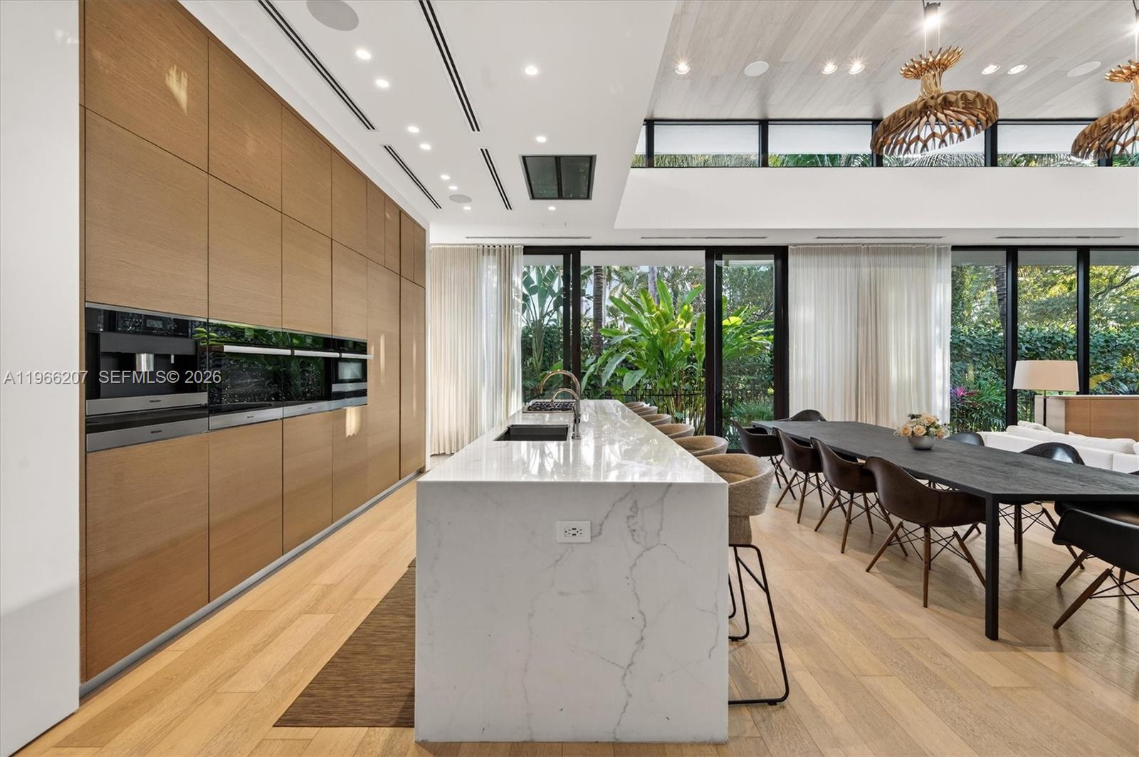 2300 Sunset Drive Miami Beach, FL 33140 - Photo 9 of 34