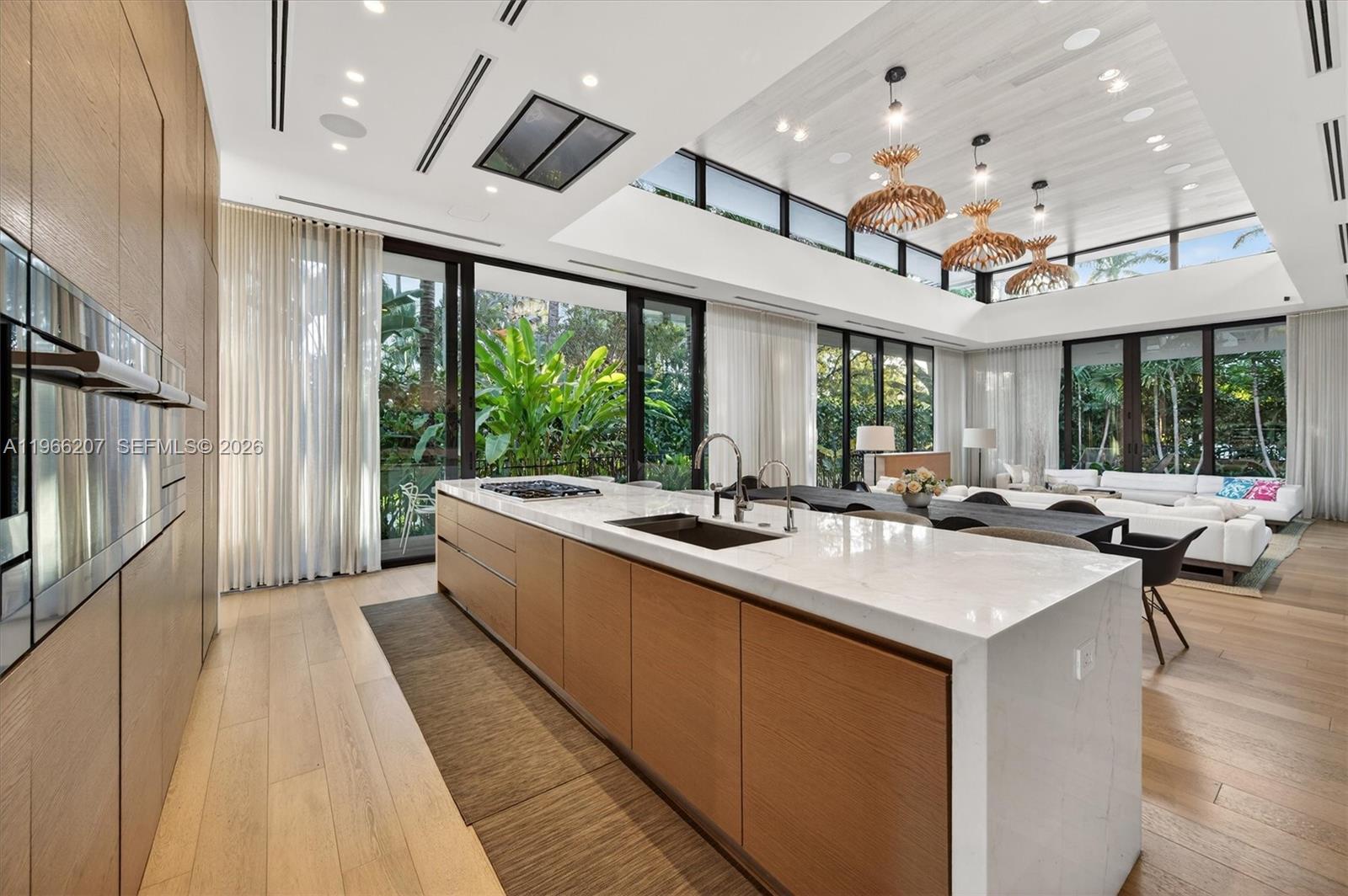 2300 Sunset Drive Miami Beach, FL 33140 - Photo 10 of 34