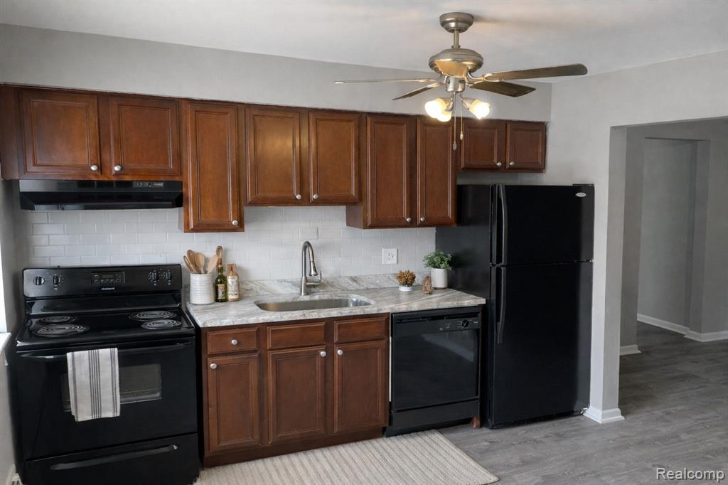629 West Maple Road, Unit 15 Clawson, MI 48017 - Photo 2 of 10