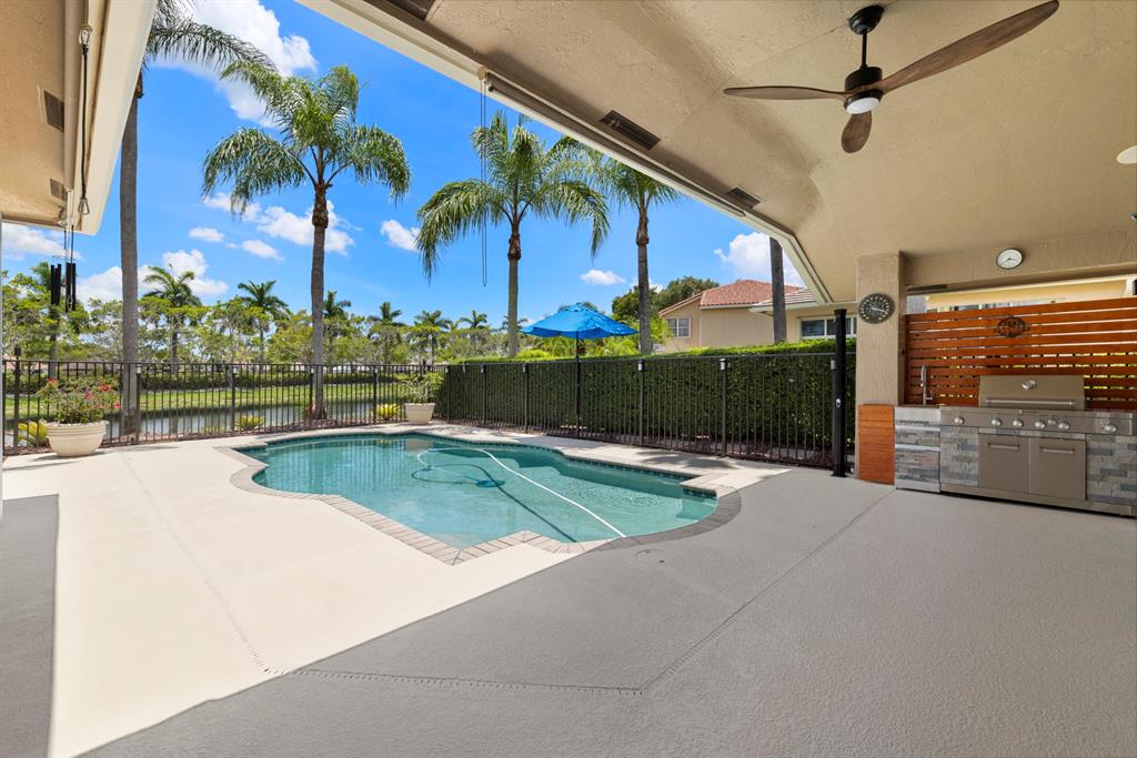 3707 Oak Ridge Circle Weston, FL 33331 - Photo 28 of 47 a view of a backyard
