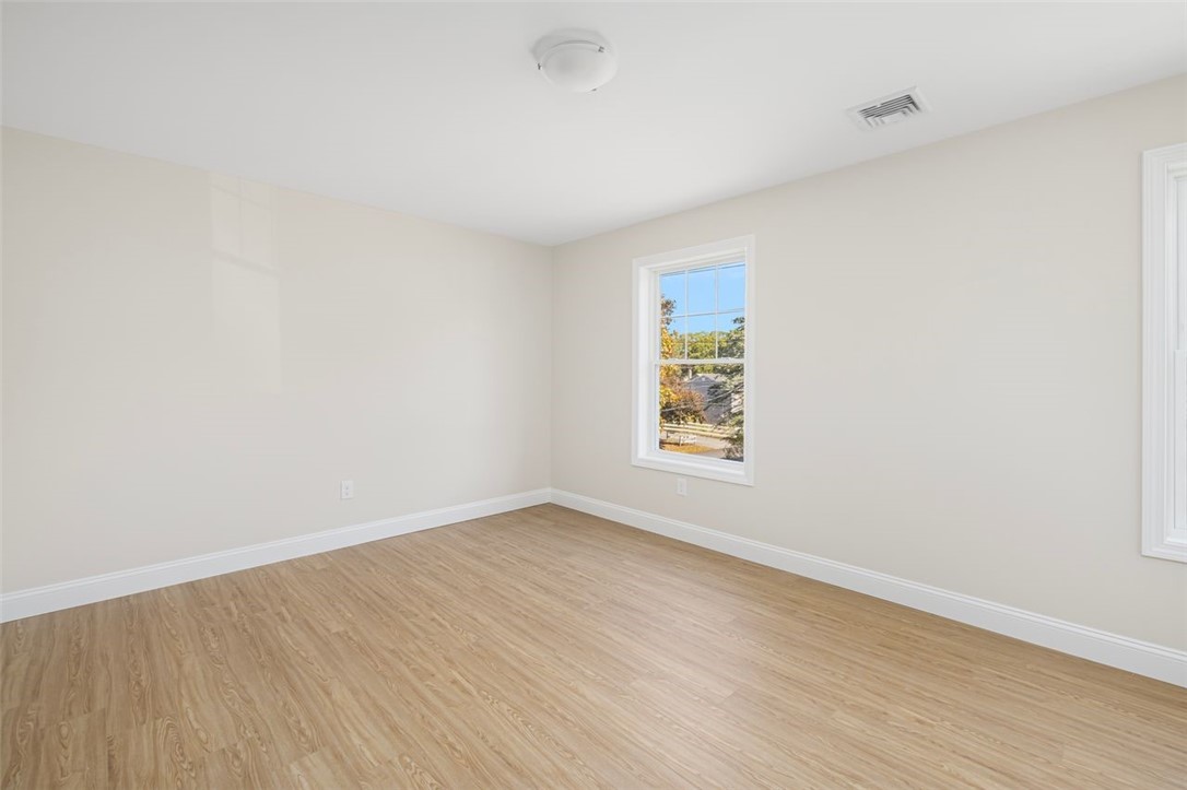 73 Pinehurst Avenue Warwick, RI 02889 - Photo 16 of 49