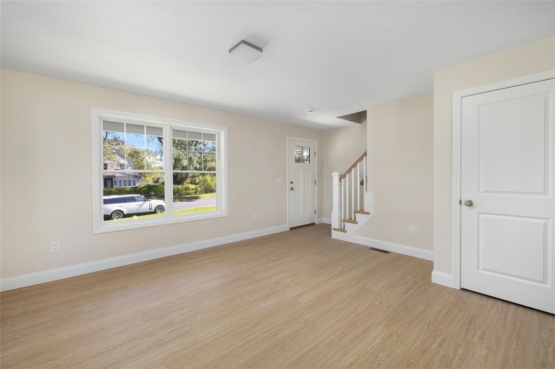 73 Pinehurst Avenue Warwick, RI 02889 - Photo 10 of 49