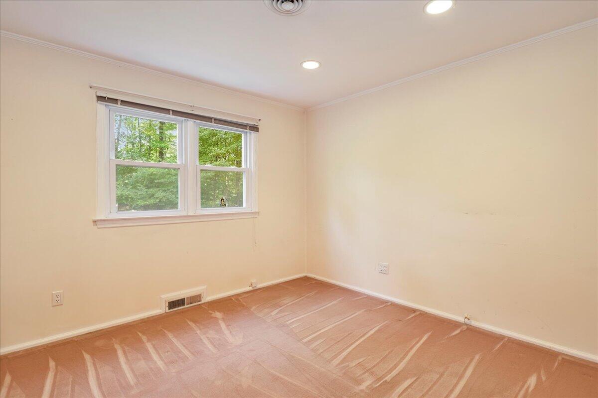 179 Hunting Ridge Road Stamford, CT 06903 - Photo 17 of 24 an empty room with a window