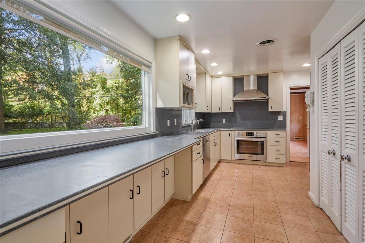 179 Hunting Ridge Road Stamford, CT 06903 - Photo 4 of 24 a large kitchen with stainless steel appliances kitchen island granite countertop a sink and cabinets