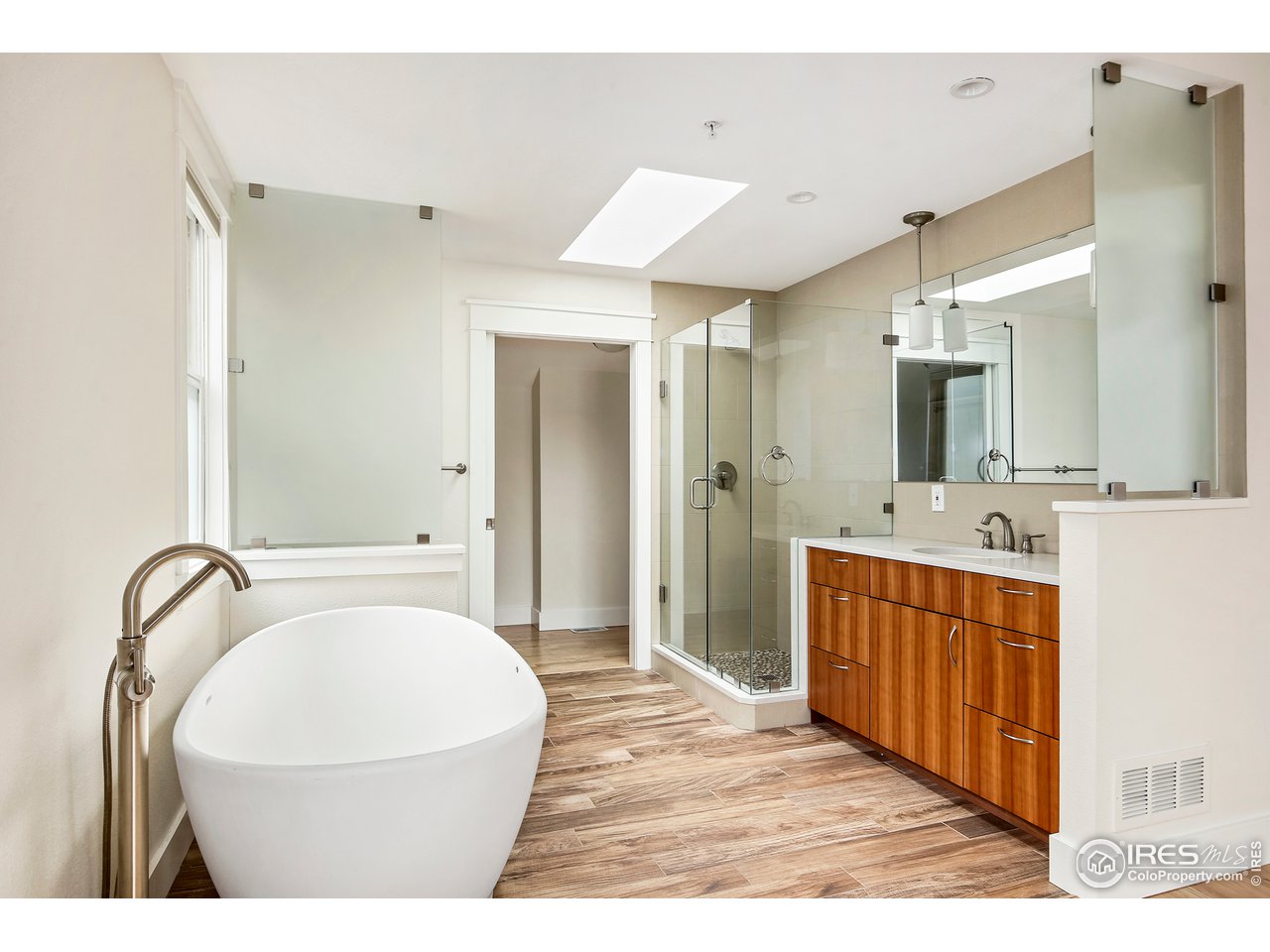 1933 Pearl Street, Unit 7 Boulder, CO 80302 - Photo 9 of 21 a bathroom with a sink a mirror and a bathtub