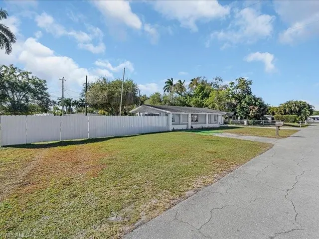 $269,000 | 77 Glenmont Drive West, North Fort Myers, FL 33917