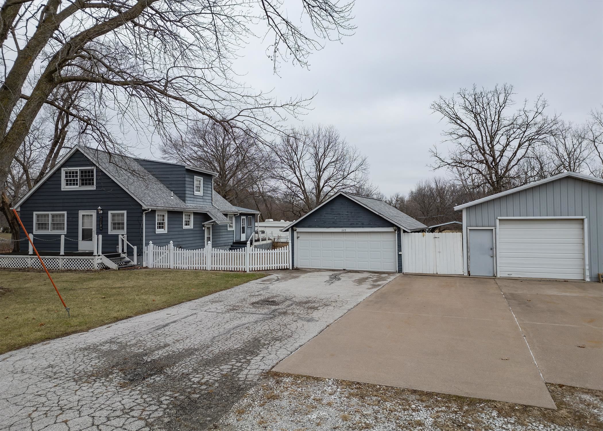 1819 Coyne Center Road Milan, IL 61264 - Photo 2 of 32