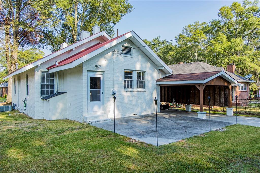27 Oak Street Northeast Rome, GA 30161 - Photo 4 of 27 a front view of house with yard and green space