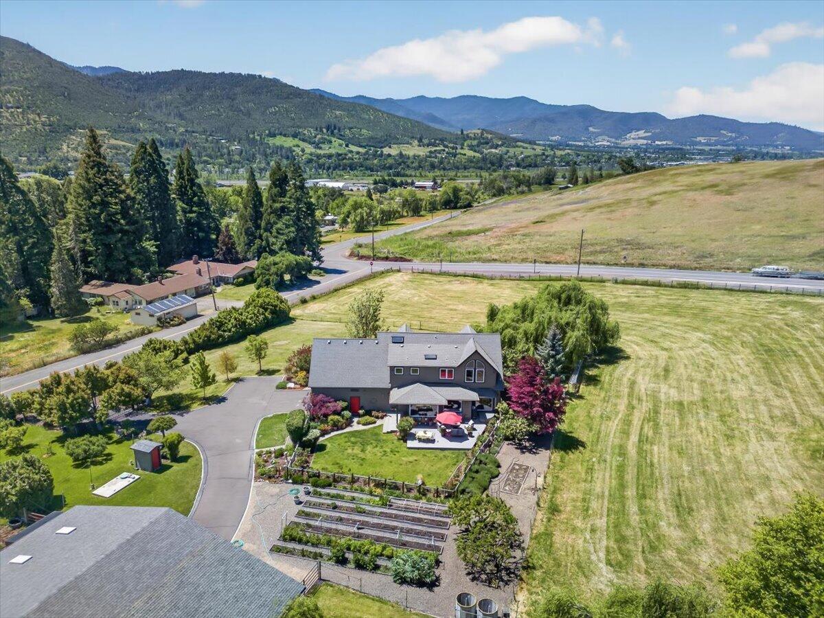 39 East Valley View Road Ashland, OR 97520 - Photo 66 of 73 04-4