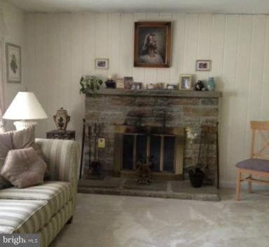 38 Croftley Road Lutherville-Timonium, MD 21093 - Photo 4 of 5 Living Room