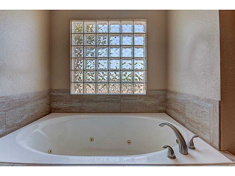 416 Blackridge Road Henderson, NV 89015 - Photo 22 of 35 Property Photo. Tub w Jets in Master bathroom.