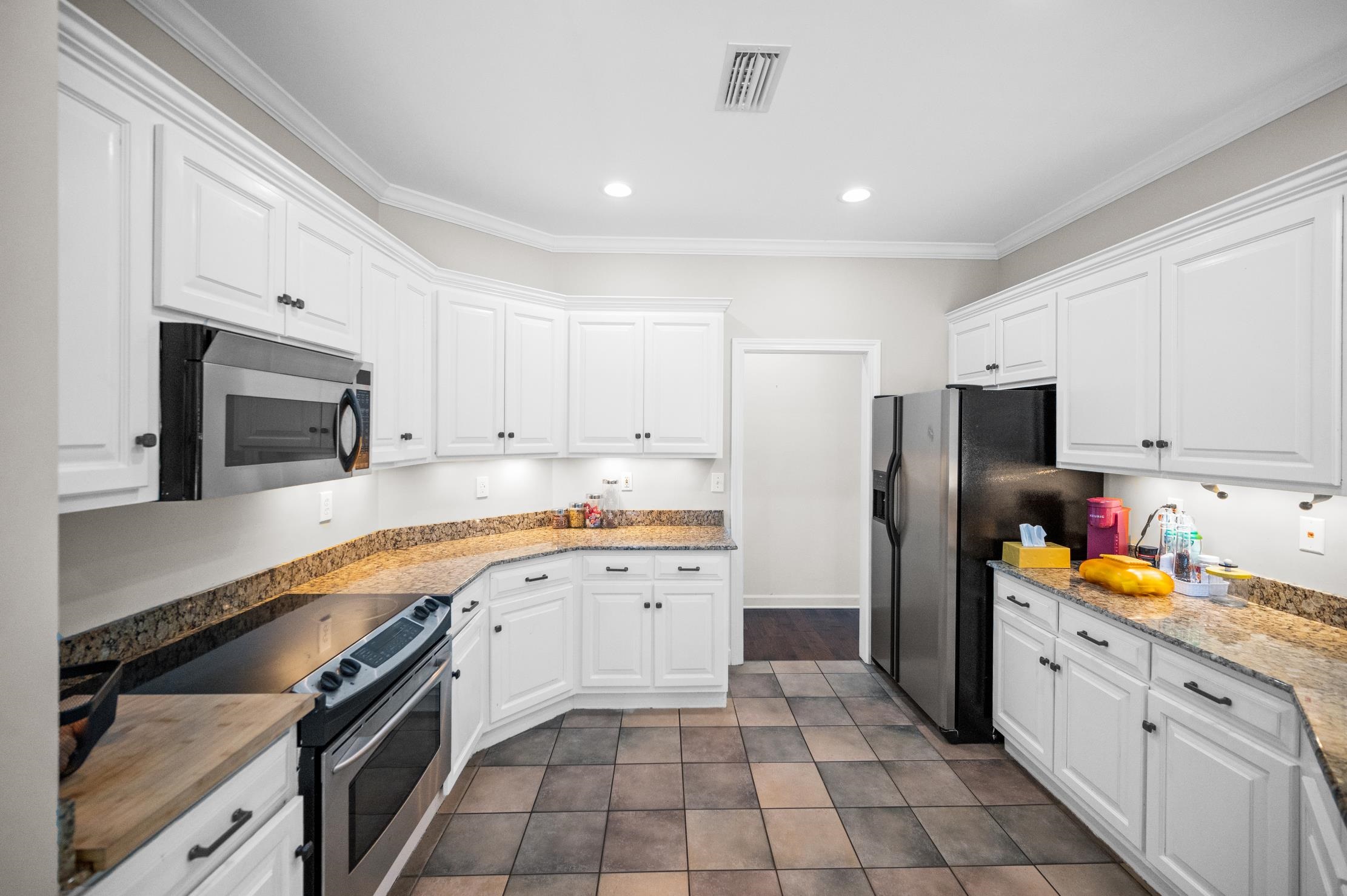 8977 Parliament Circle Daphne, AL 36526 - Photo 15 of 39 Kitchen