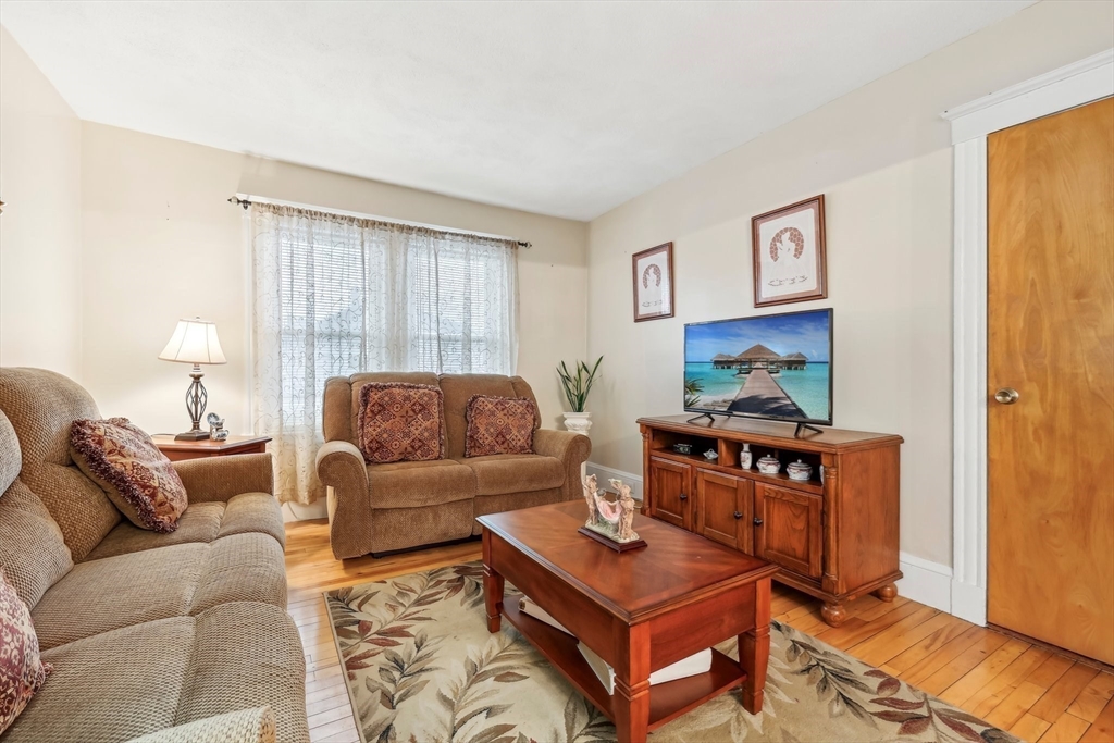 62 Windsor Road Medford, MA 02155 - Photo 4 of 20 Gallery Image 4