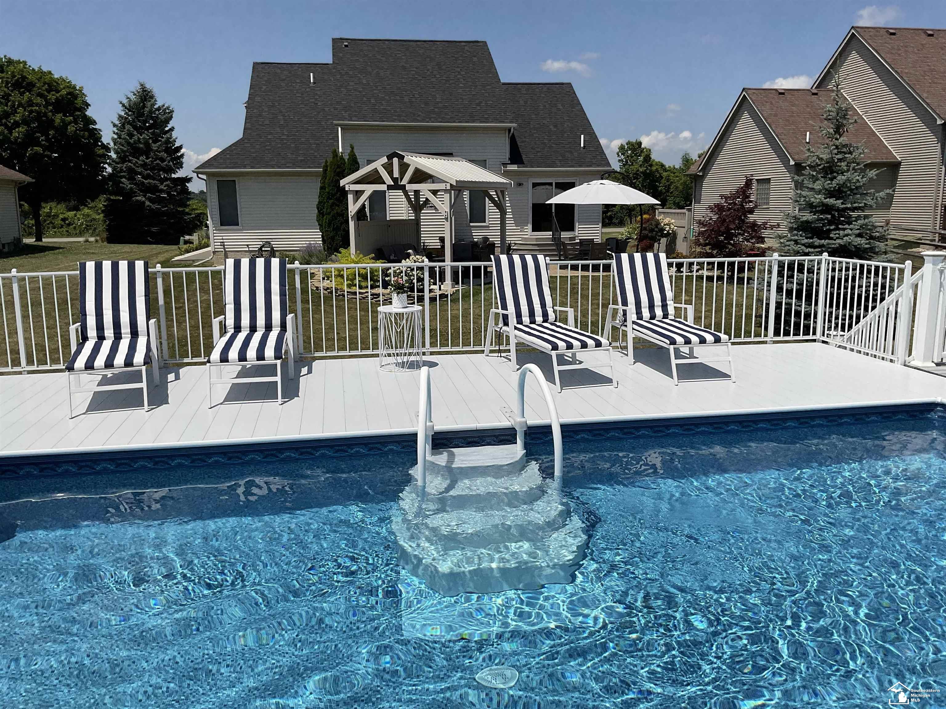 13320 Lighthouse Road La Salle, MI 48145 - Photo 5 of 53 50187919-2b6c7cbf-171e-4bad-9875-8e93275bac16.JPG