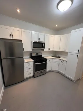$2,950 | 35 East Place, Unit 2, Lodi, NJ 07644