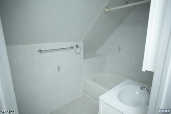 $2,950 | 35 East Place, Unit 2, Lodi, NJ 07644