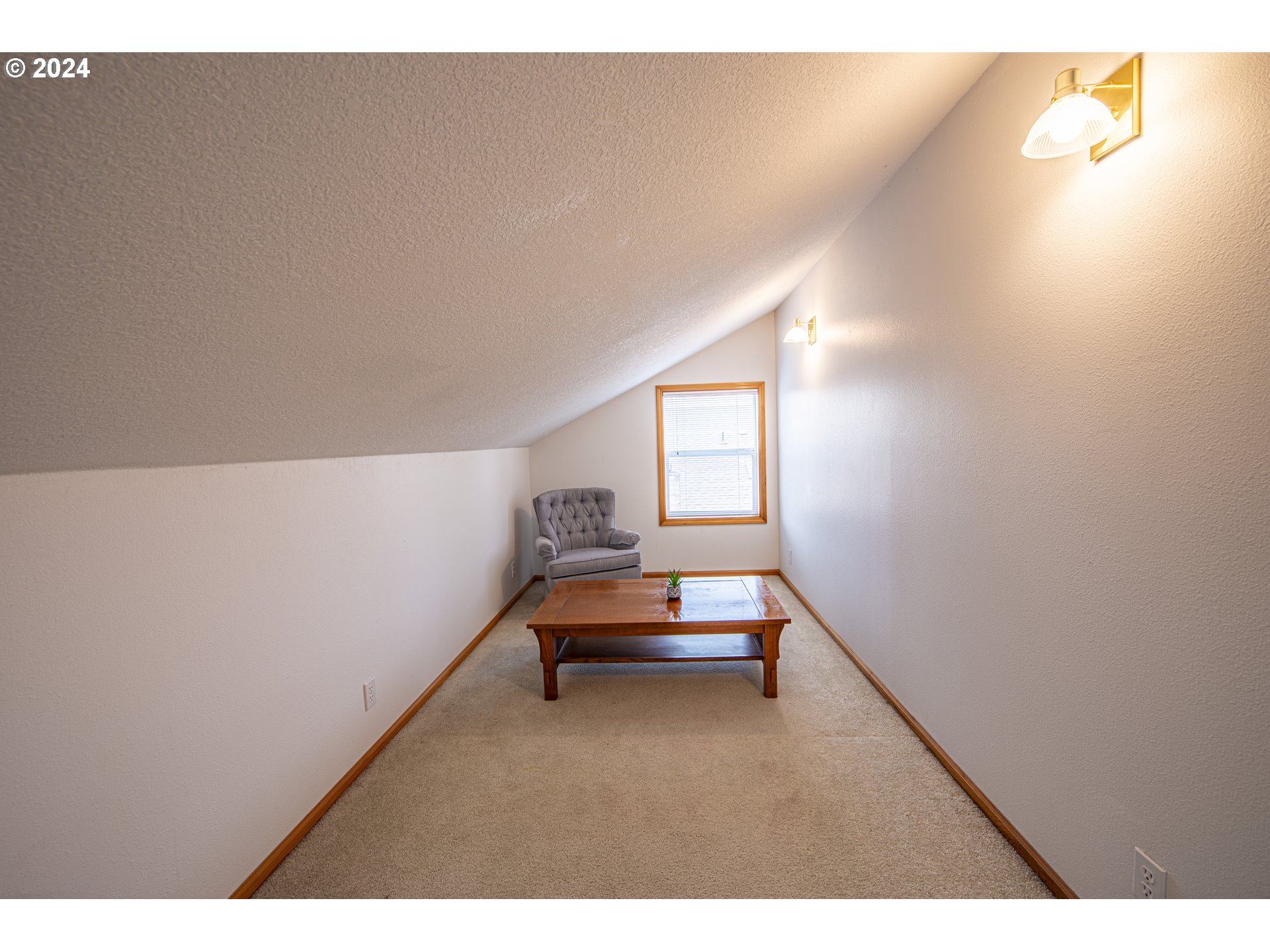 528 Granite Place Springfield, OR 97477 - Photo 27 of 38 a bedroom with a bed and a window