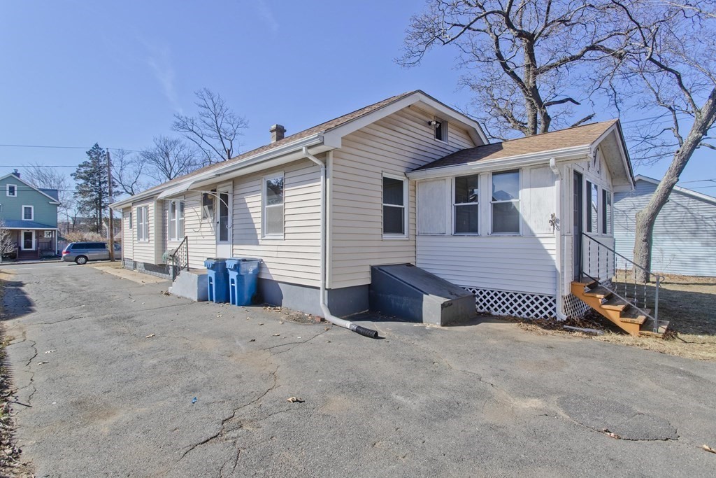 168 Chestnut Street West Springfield, MA 01089 - Photo 3 of 27 Gallery Image 3