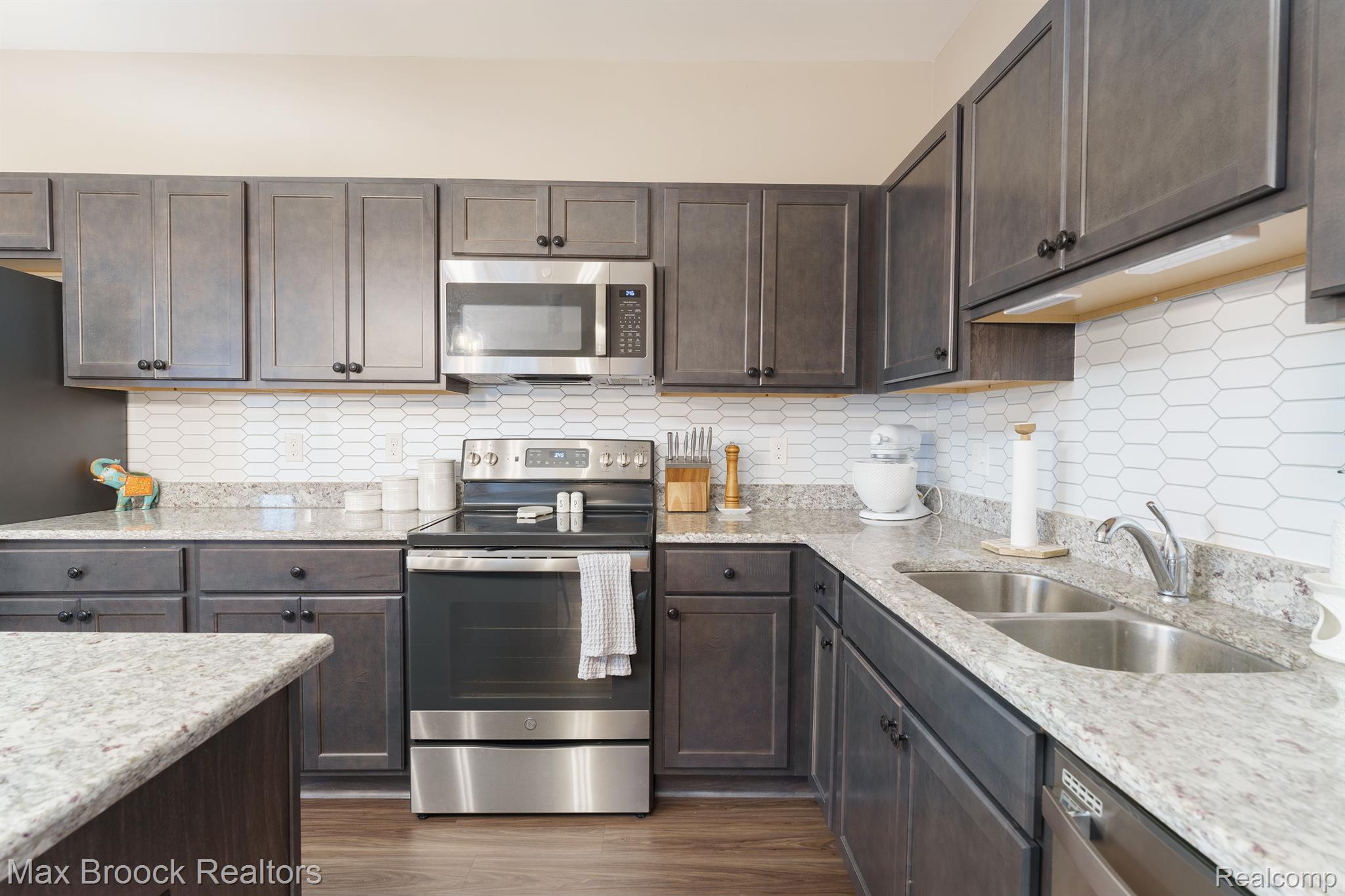9968 Ridge Run Street Howell, MI 48855 - Photo 6 of 22 Gallery Image 6