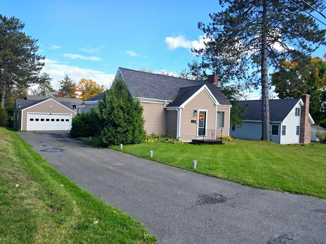 $200,000 | 33 Coolidge Avenue, Caribou, ME 04736