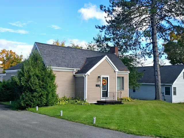 $200,000 | 33 Coolidge Avenue, Caribou, ME 04736