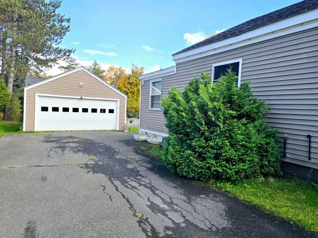 $200,000 | 33 Coolidge Avenue, Caribou, ME 04736