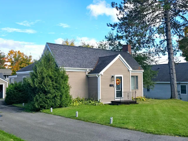 $200,000 | 33 Coolidge Avenue, Caribou, ME 04736