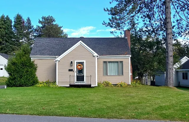 $200,000 | 33 Coolidge Avenue, Caribou, ME 04736