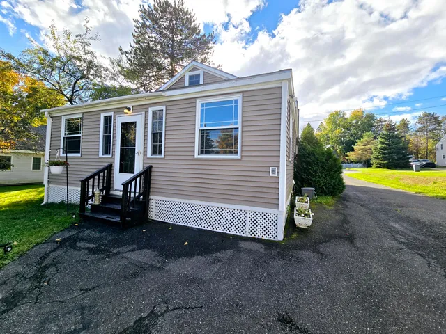 $200,000 | 33 Coolidge Avenue, Caribou, ME 04736