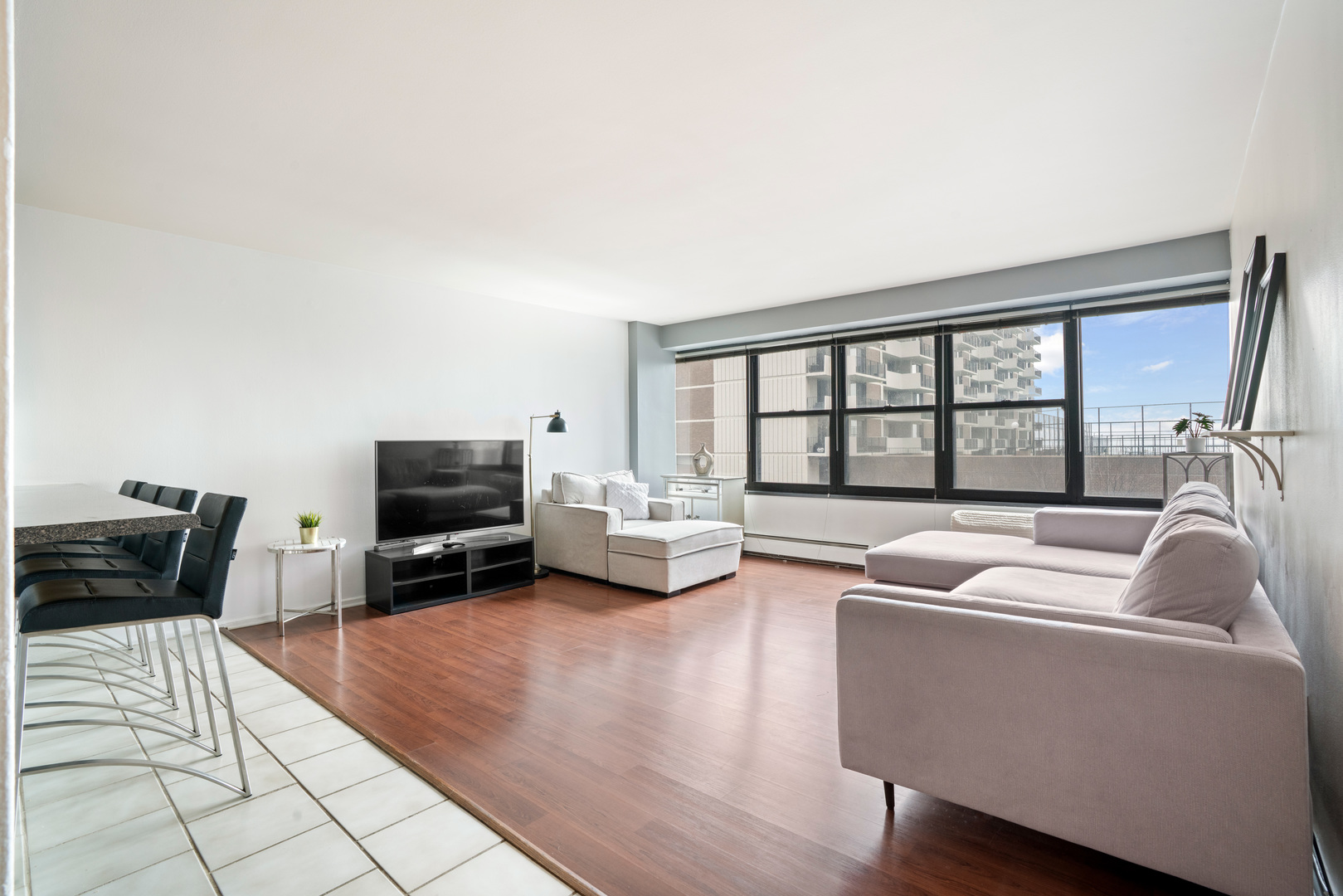 6030 North Sheridan Road, Unit 508 Chicago, IL 60660 - Photo 3 of 15