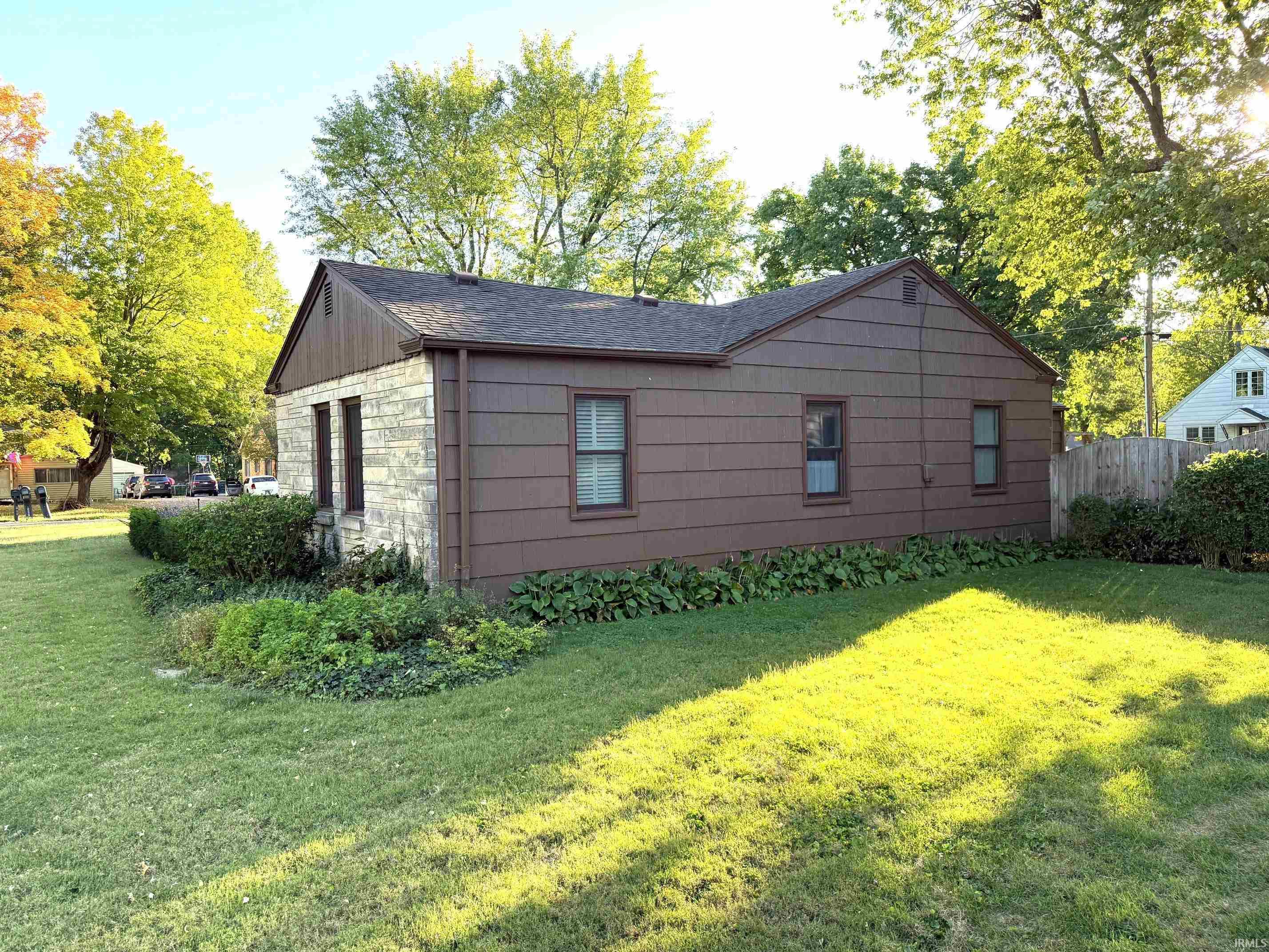 409 South Umbarger Road Muncie, IN 47304 - Photo 5 of 31