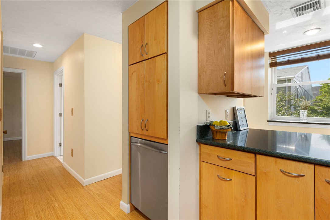 3524 West Shore Road, Unit 301 Warwick, RI 02886 - Photo 6 of 26 Gallery Image 6
