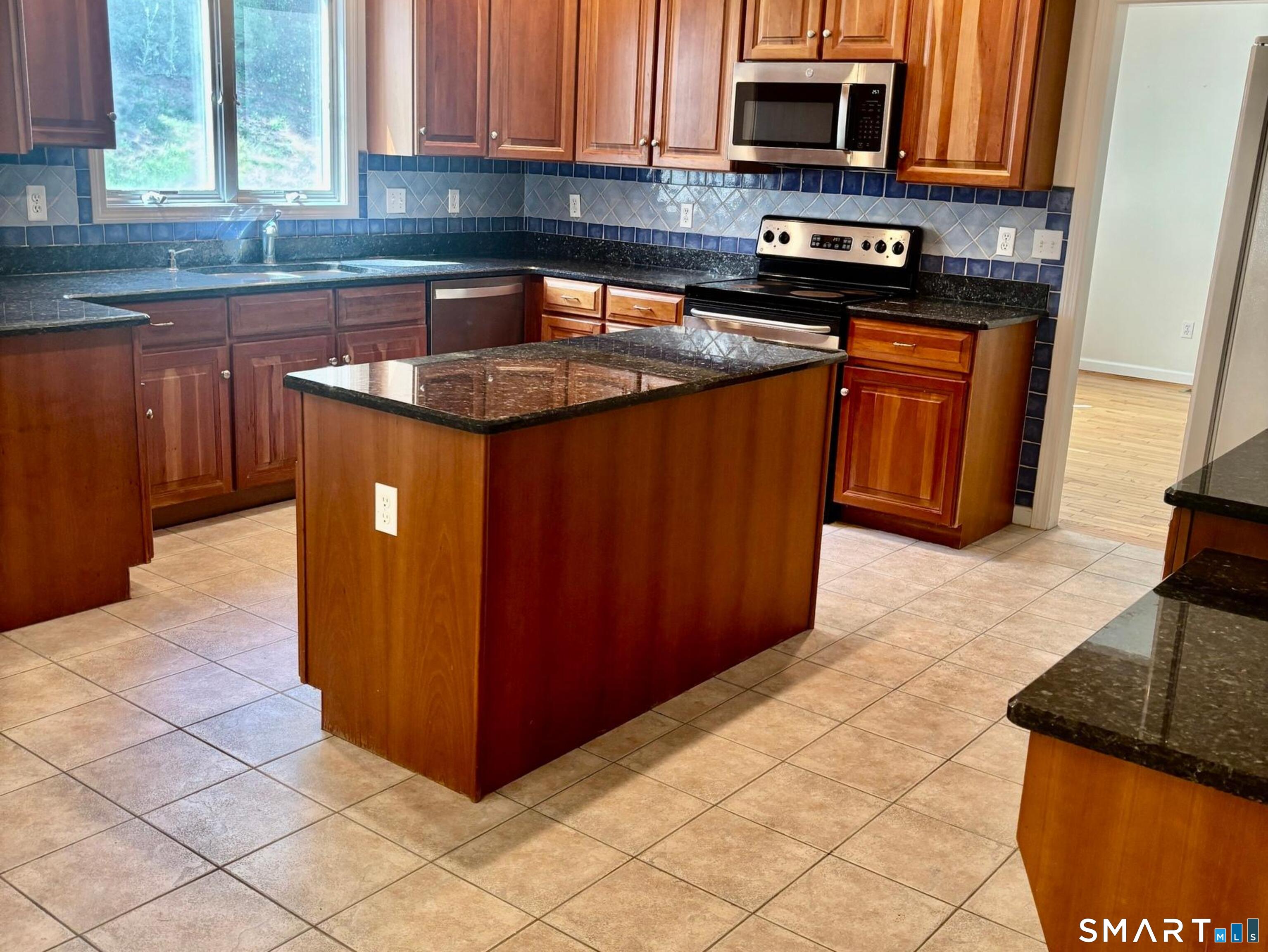 91 Valley View Road Manchester, CT 06040 - Photo 14 of 40