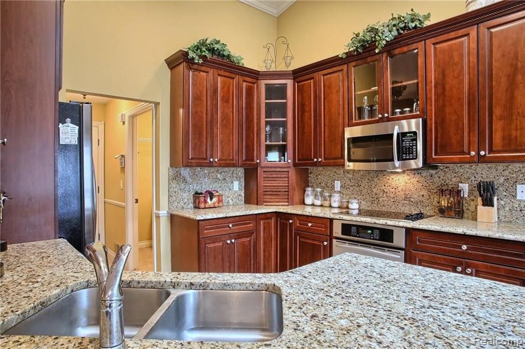26019 Mariners Point New Baltimore, MI 48051 - Photo 3 of 21