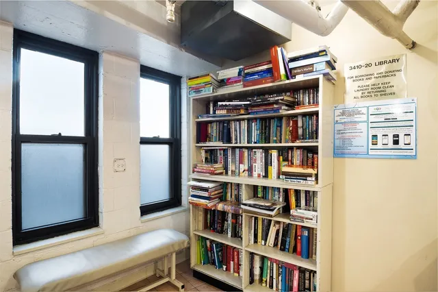 $1,850 | 3410 North Lake Shore Drive, Unit 11G, Chicago, IL 60657