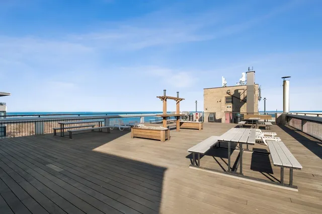 $1,850 | 3410 North Lake Shore Drive, Unit 11G, Chicago, IL 60657