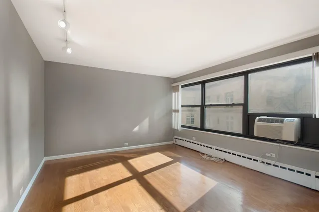 $1,850 | 3410 North Lake Shore Drive, Unit 11G, Chicago, IL 60657