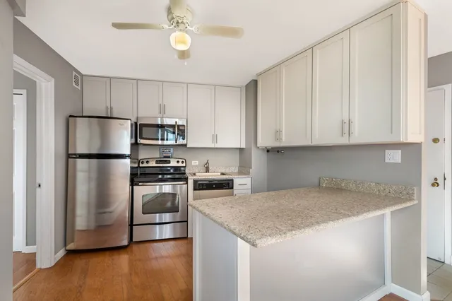 $1,850 | 3410 North Lake Shore Drive, Unit 11G, Chicago, IL 60657