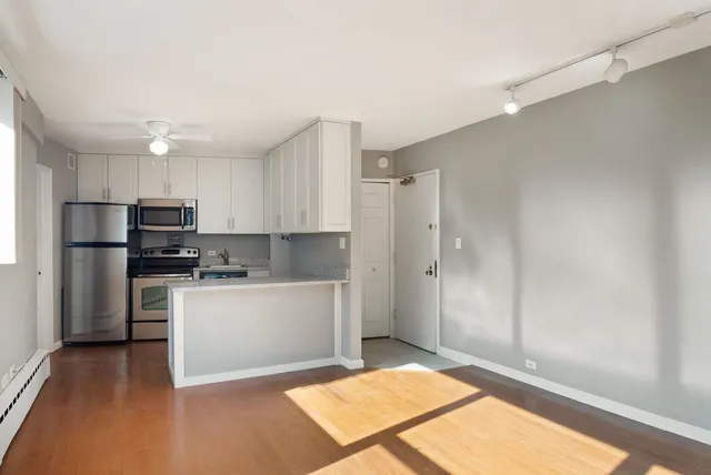 $1,850 | 3410 North Lake Shore Drive, Unit 11G, Chicago, IL 60657