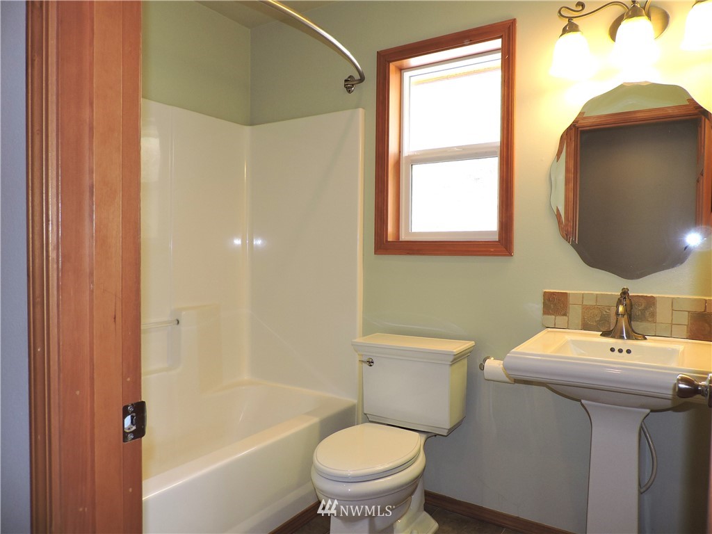 4975 Whispering Ridge Road Wenatchee, WA 98801 - Photo 18 of 23 Gallery Image 18