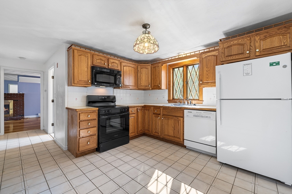 27 Keans Road Burlington, MA 01803 - Photo 8 of 33 Gallery Image 8