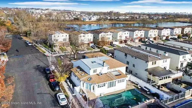 a picture of city view