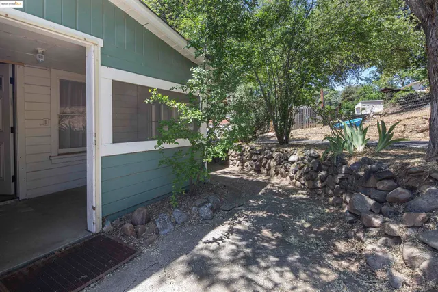 a view of a pathway of a house