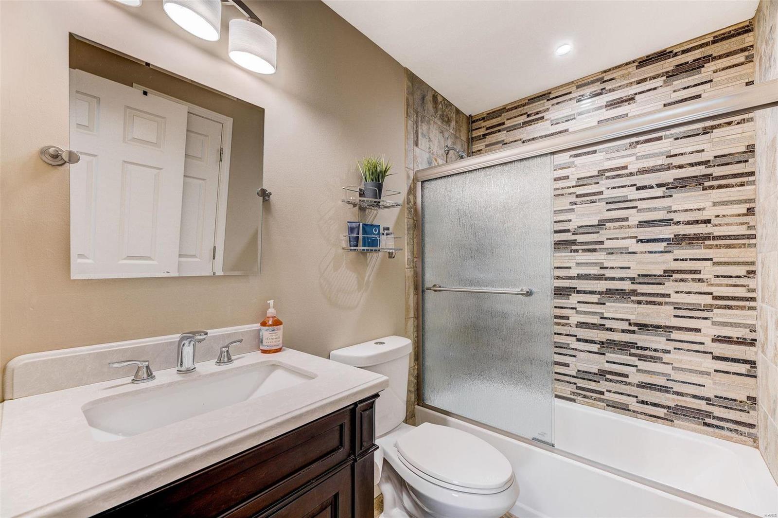 15728 Hill House Road Chesterfield, MO 63017 - Photo 16 of 22 Gallery Image 16