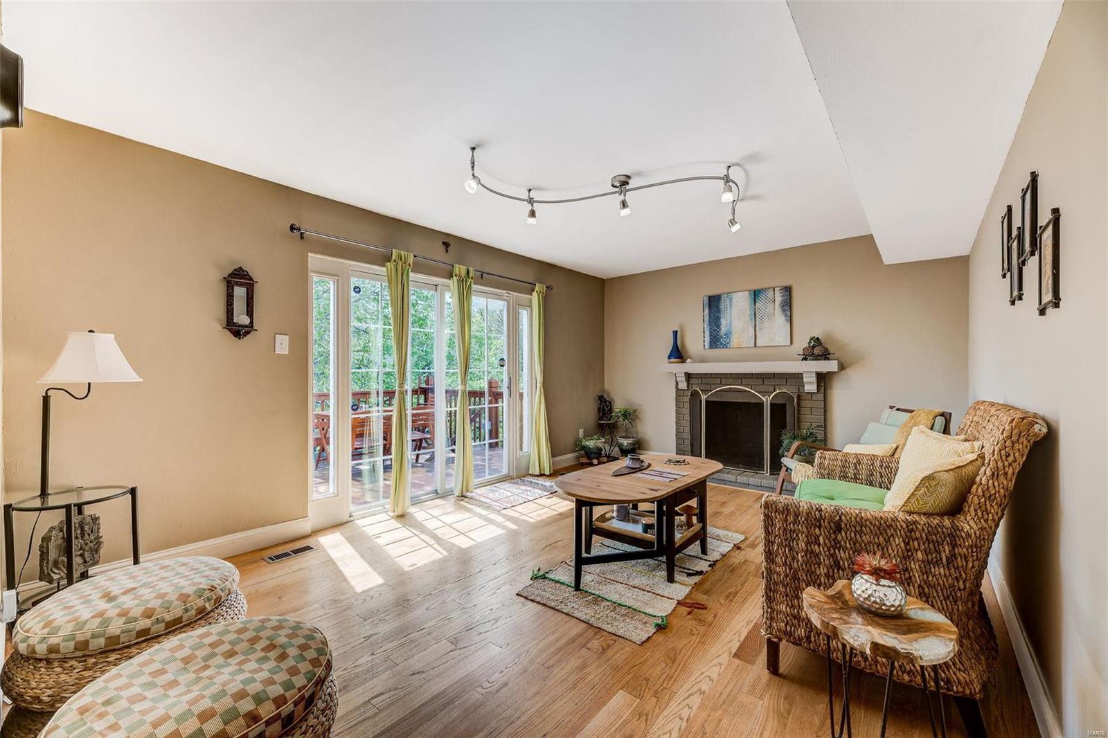 15728 Hill House Road Chesterfield, MO 63017 - Photo 6 of 22 Gallery Image 6