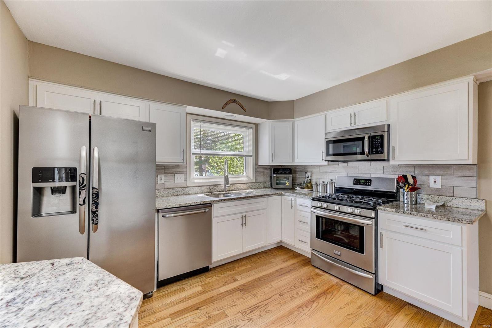 15728 Hill House Road Chesterfield, MO 63017 - Photo 7 of 22 Gallery Image 7