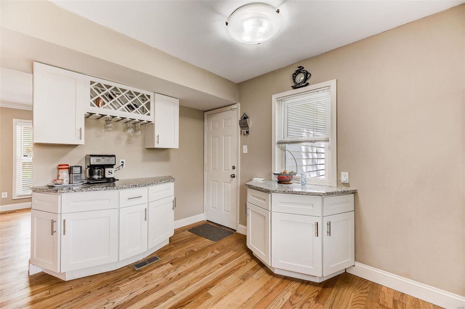 15728 Hill House Road Chesterfield, MO 63017 - Photo 9 of 22 Gallery Image 9