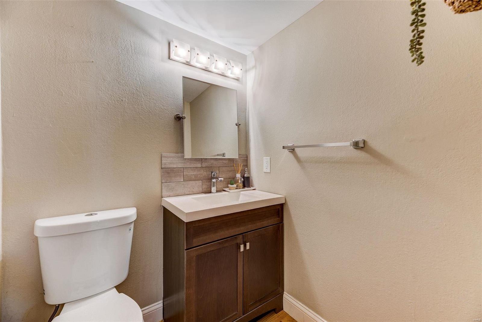 15728 Hill House Road Chesterfield, MO 63017 - Photo 10 of 22 Gallery Image 10